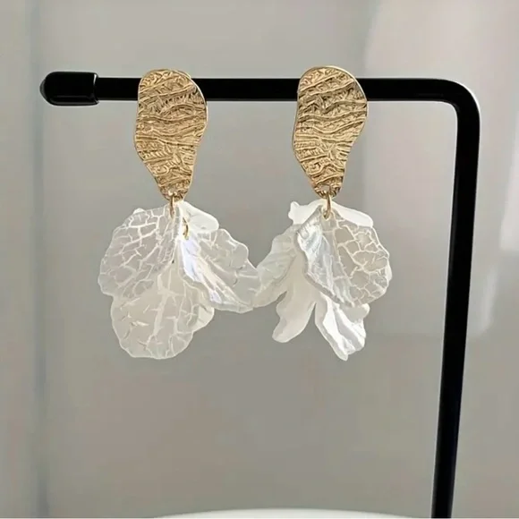 New, Gold and White Floral Dangle Earrings - Picture 1 of 6